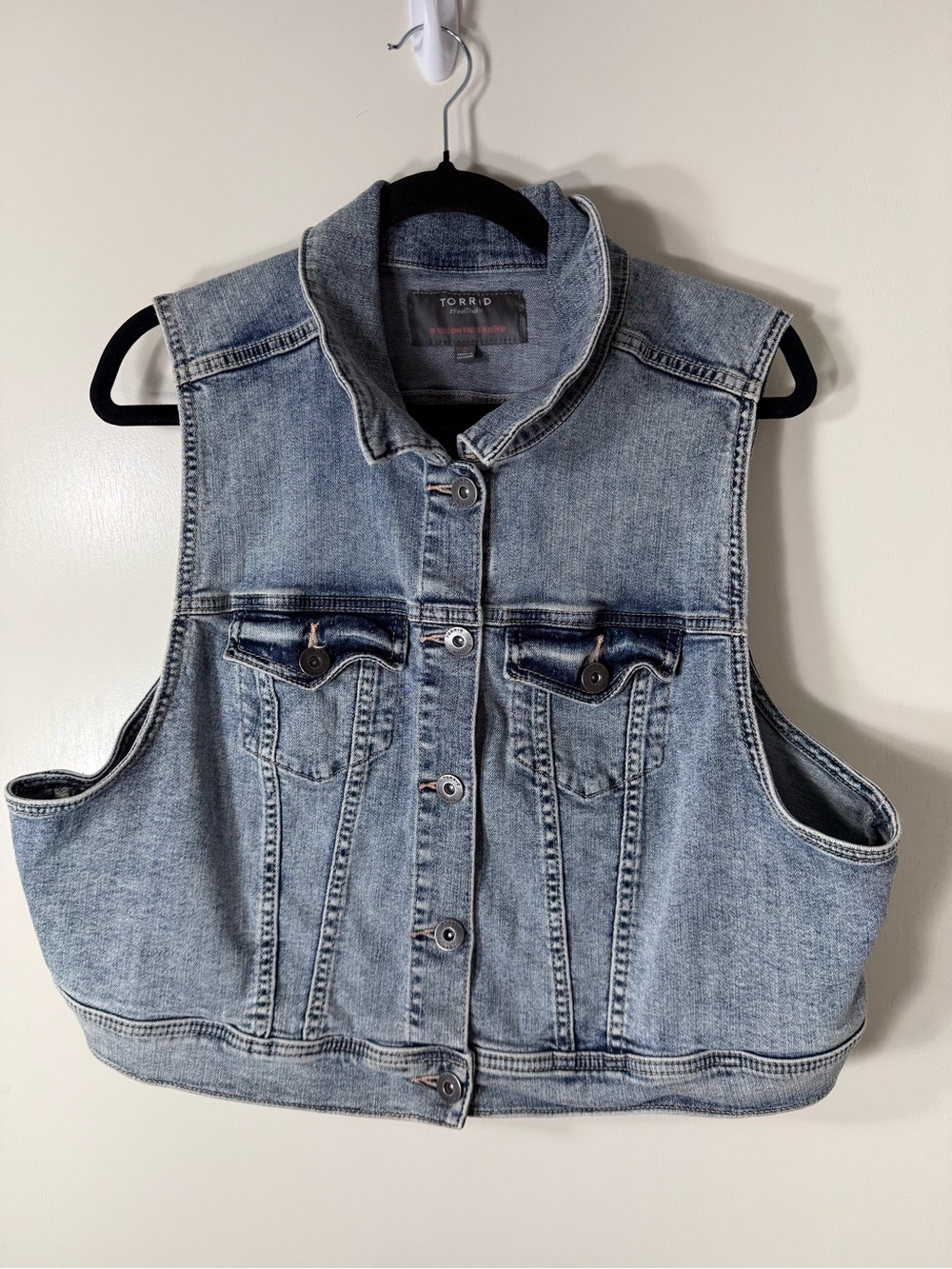 Torrid Floral‎ Embroidered Light Blue Denim Vest Plus Size 2X
